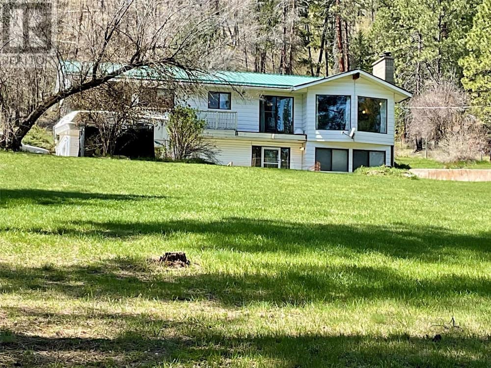 1715 33 Highway, Rock Creek