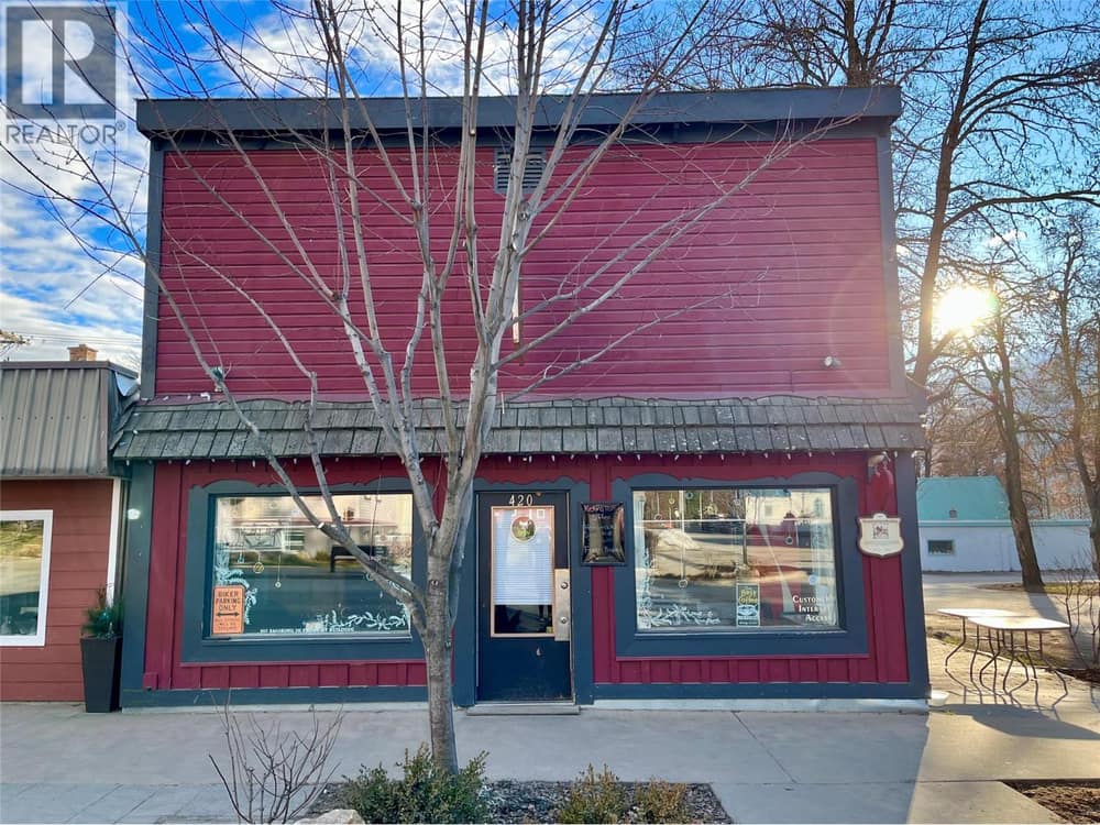 420 Broadway Street, Nakusp