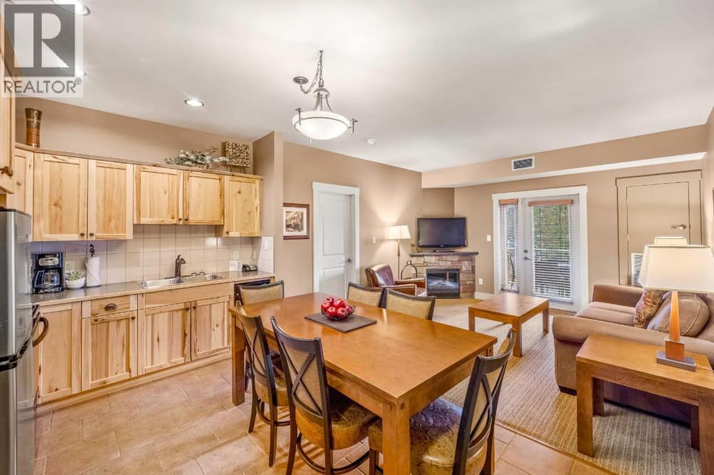16310 WOOLGAR Road Unit# 1/4 Share of 223, Crawford Bay