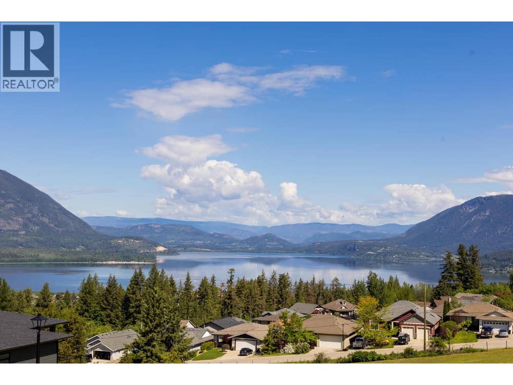 1220 16 Avenue SE, Salmon Arm