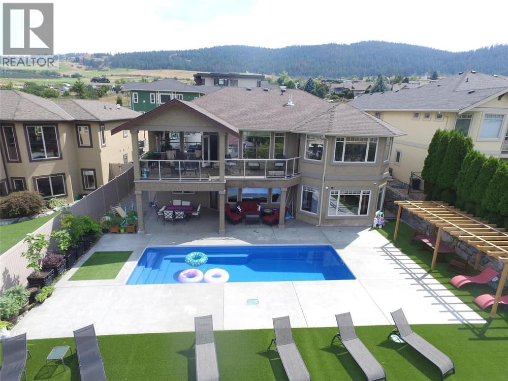Beautiful inground pool!