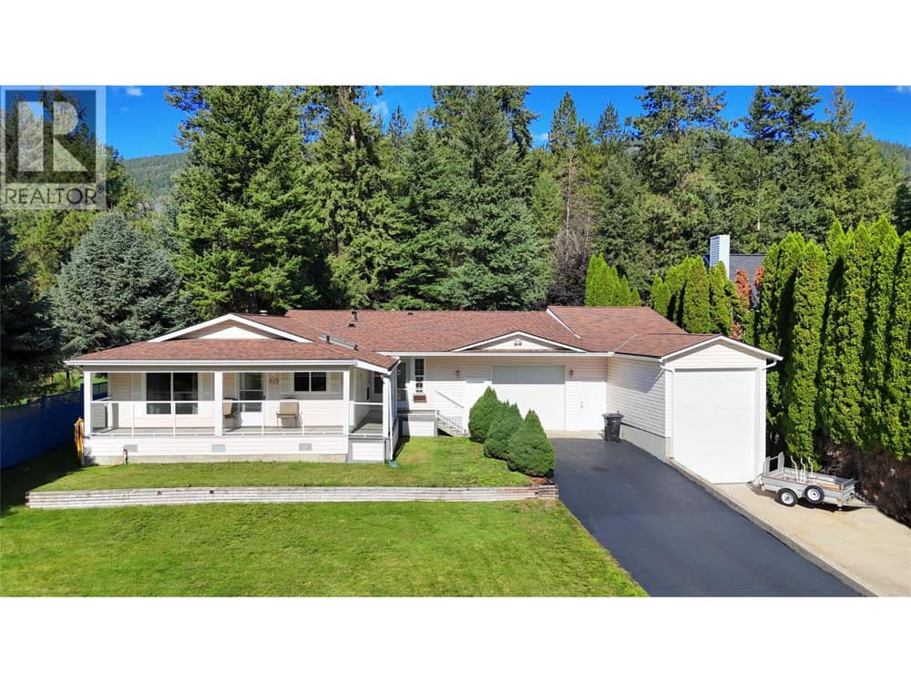 817 Smith Crescent, Genelle
