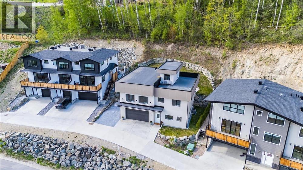 934 REDSTONE Drive, Rossland