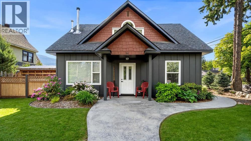 98 2nd Avenue NW, Nakusp