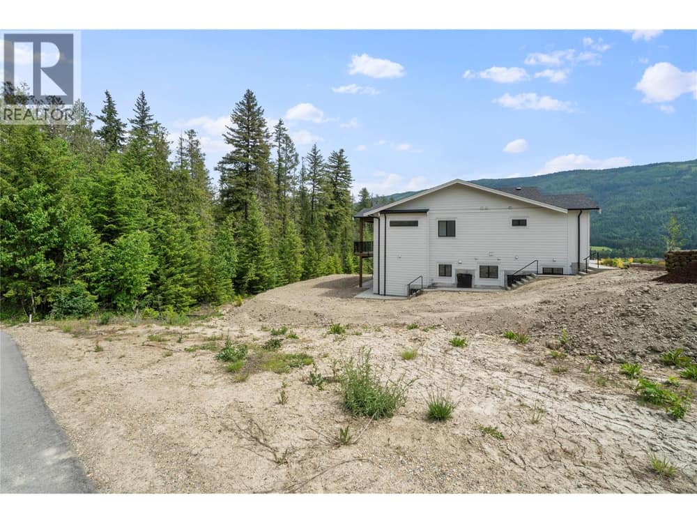 4201 69 Avenue NE, Salmon Arm