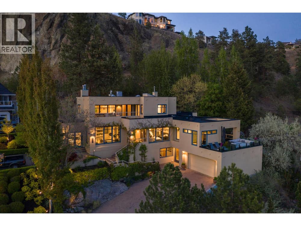 Welcome to 837 Mount Royal Drive!