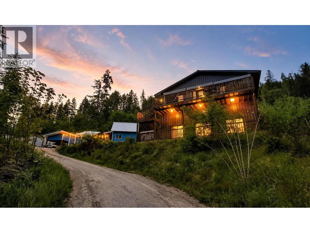 6421 Sunshine Drive, Balfour