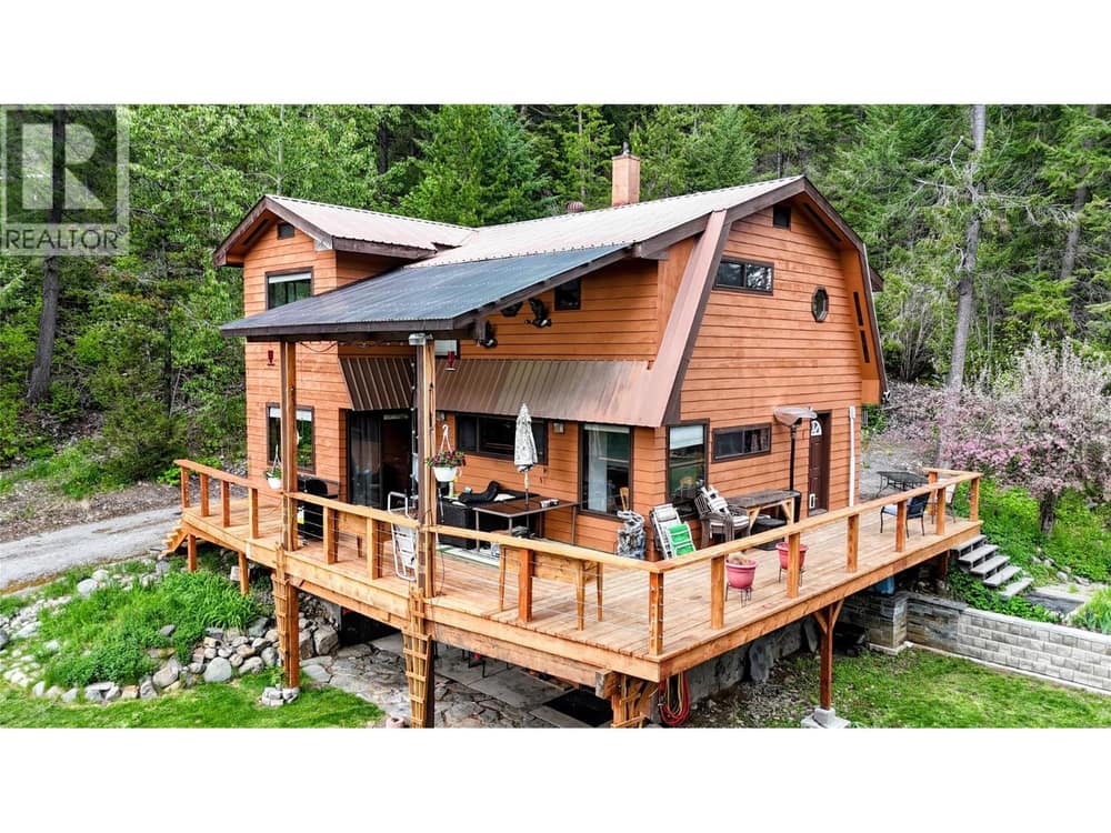 1525 Highway 3 / 95 Highway, Yahk