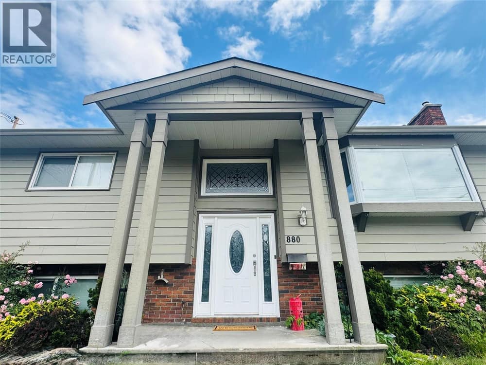880 Tamarack Drive, Kelowna