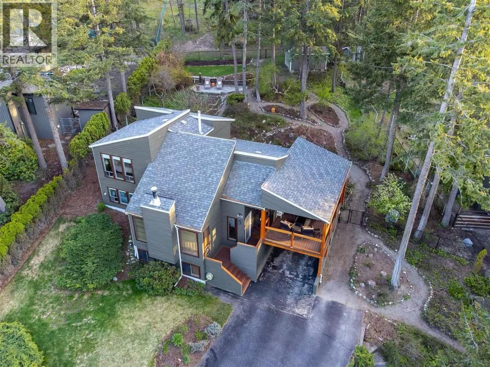 945 LLOYD JONES Drive, West Kelowna