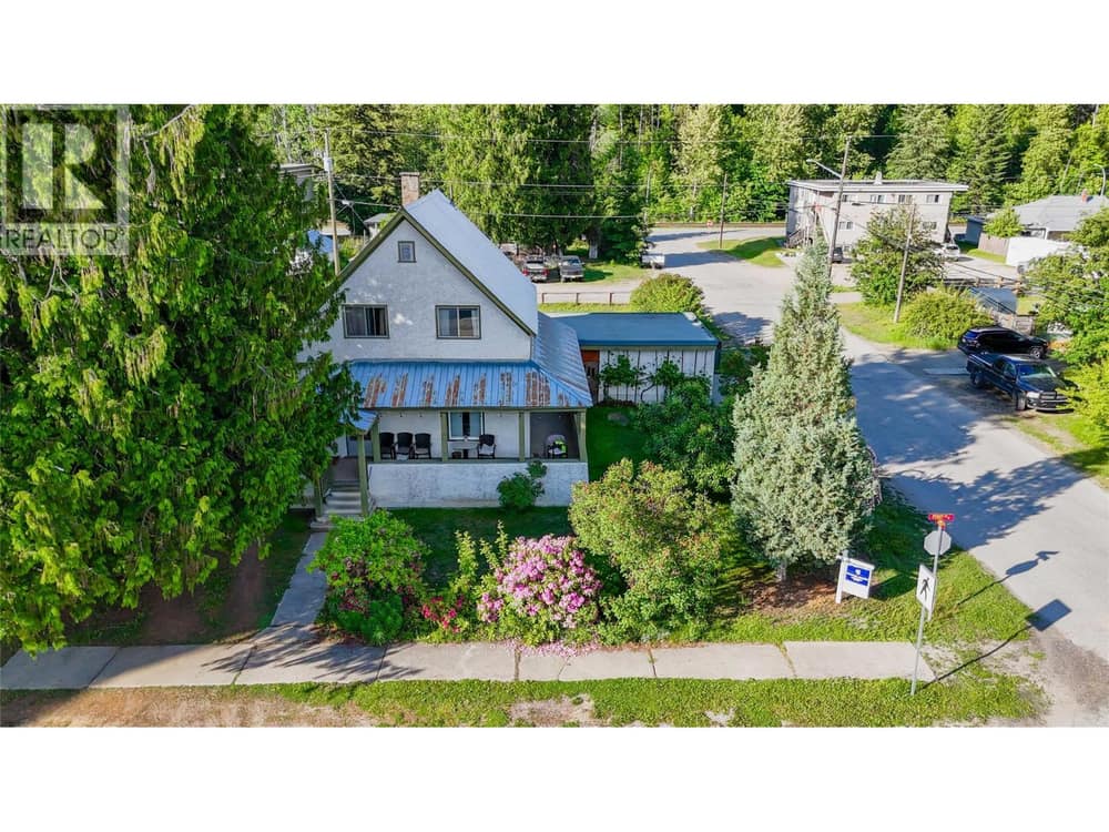 1202 First Street, Revelstoke