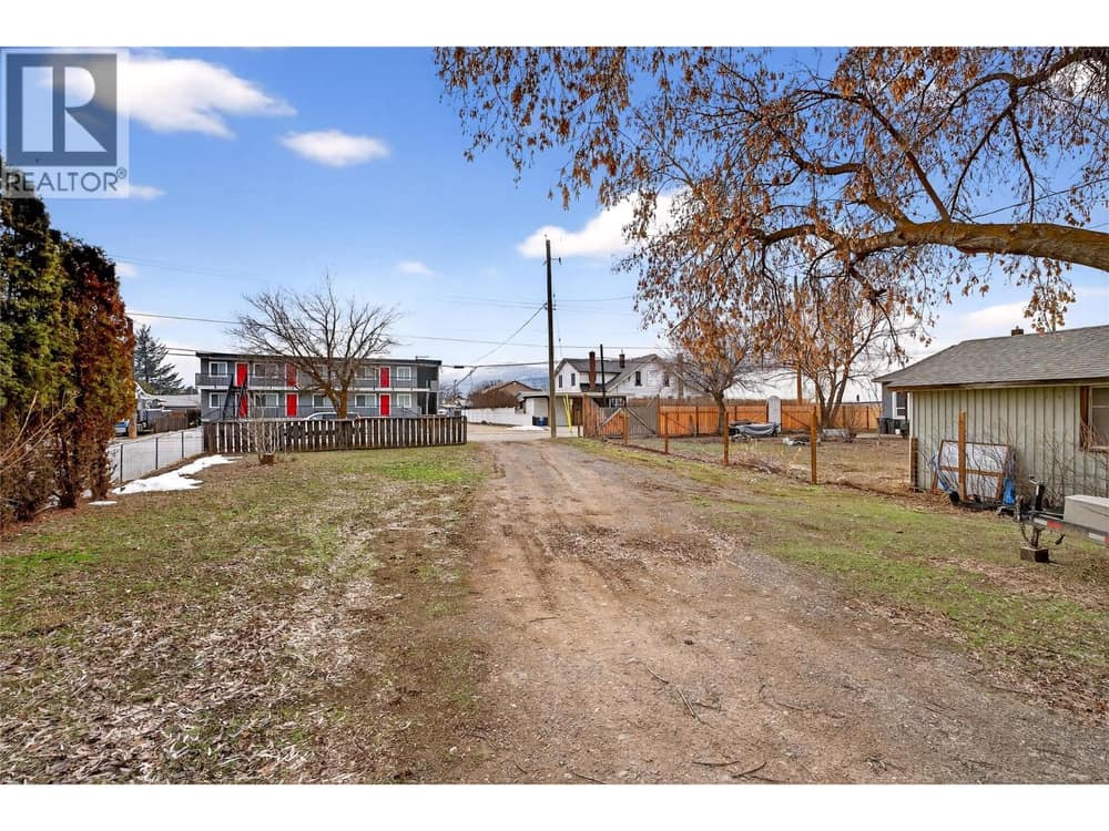 2135 Merritt Avenue, Merritt