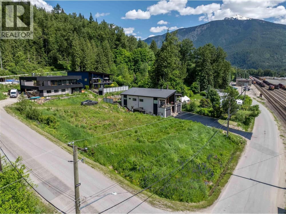 98 Track Street, Revelstoke