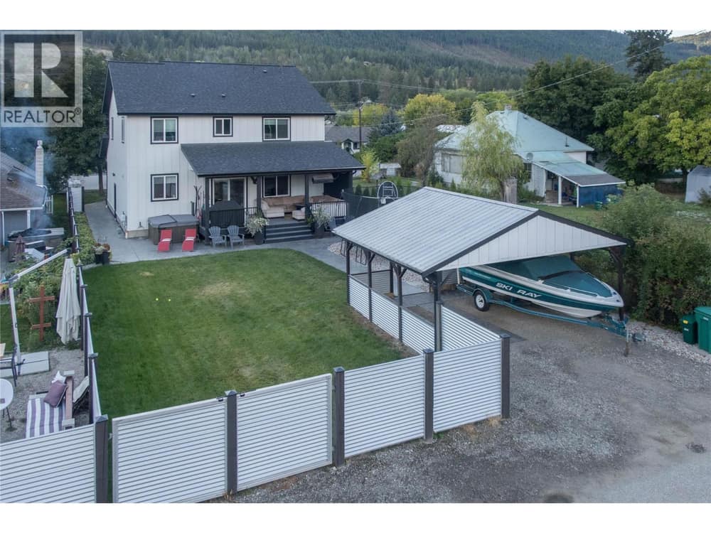 2253 Shuswap Avenue, Lumby