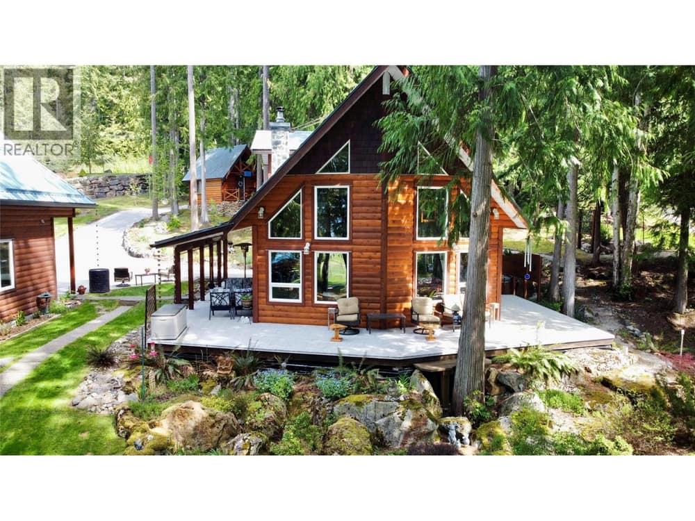 Welcome to 516 Bayview Rd, Nakusp!