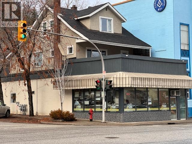 801 VICTORIA Street, Trail