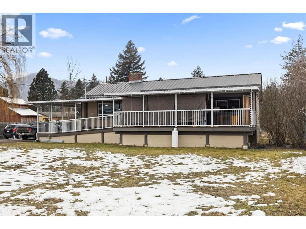 4359 Borthwick Avenue, Barriere