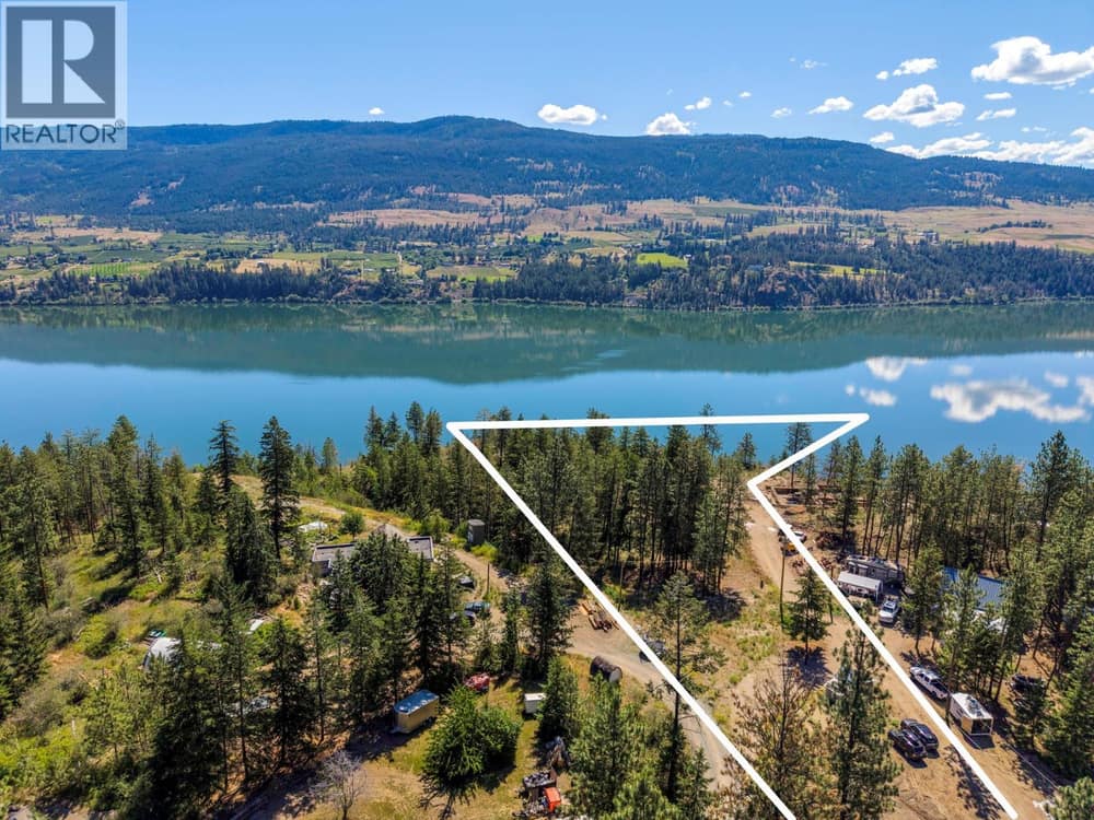 Stunning lake view location with a level building area