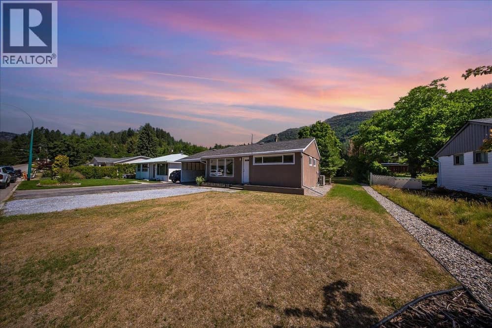 53 Hazlewood Drive, Trail