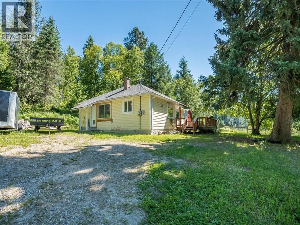 5875 SLOCAN RIVER Road, Winlaw