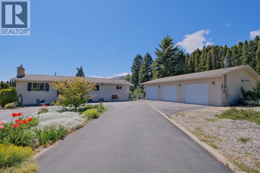 709 BARTLETT Drive, Penticton