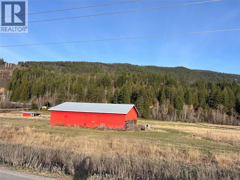 2802 LOWER WYNNDEL Road, Wynndel
