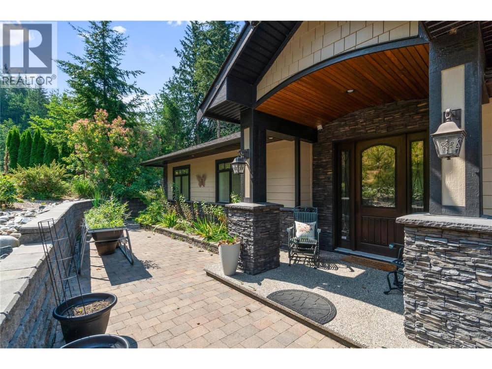2762 Glenview Road, Blind Bay
