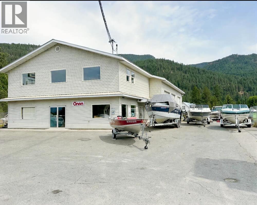 1600 McGregor Frontage Road, Christina Lake