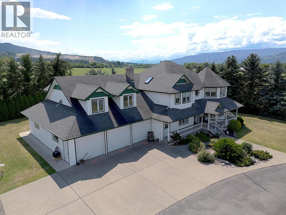 Welcome to 135 Pleasant Valley Cross Rd in Spallumcheen! A wonderful place to call Home.