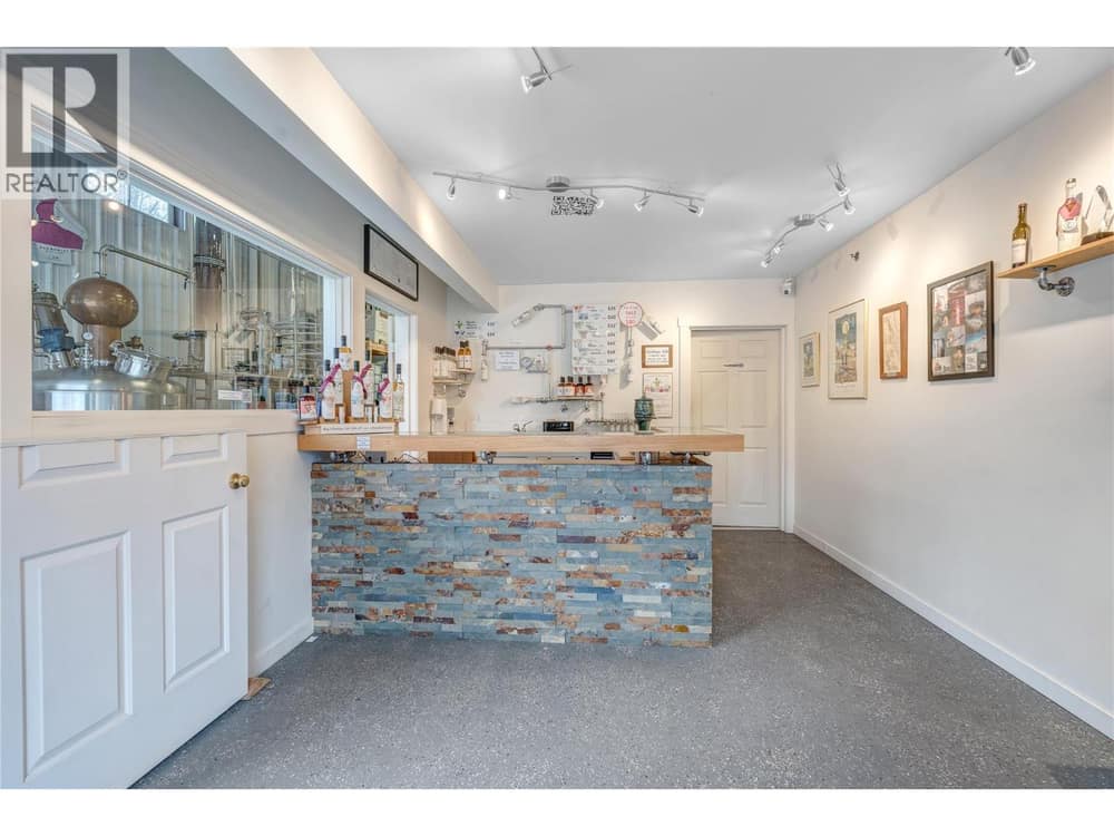 18006 Bentley Road Unit# 101, Summerland
