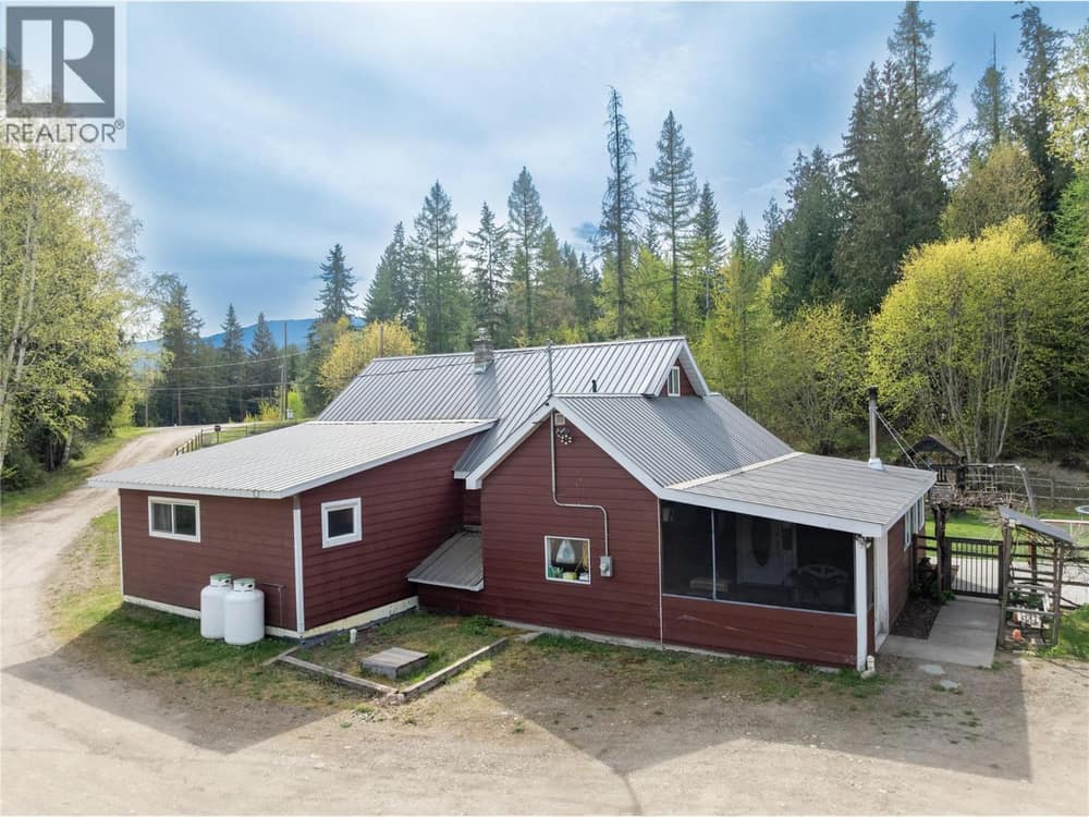 3381 Trinity Valley Road, Enderby
