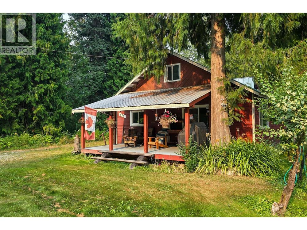 475 Westside Road, Trout Lake