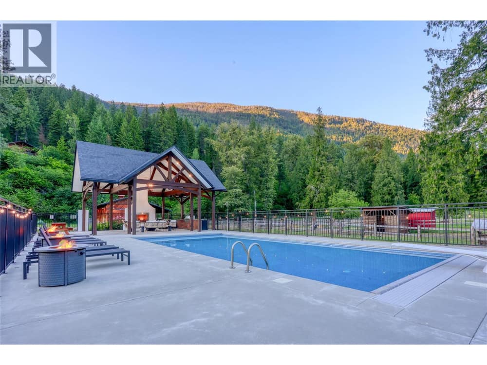 3290 Little Slocan South Road, Winlaw