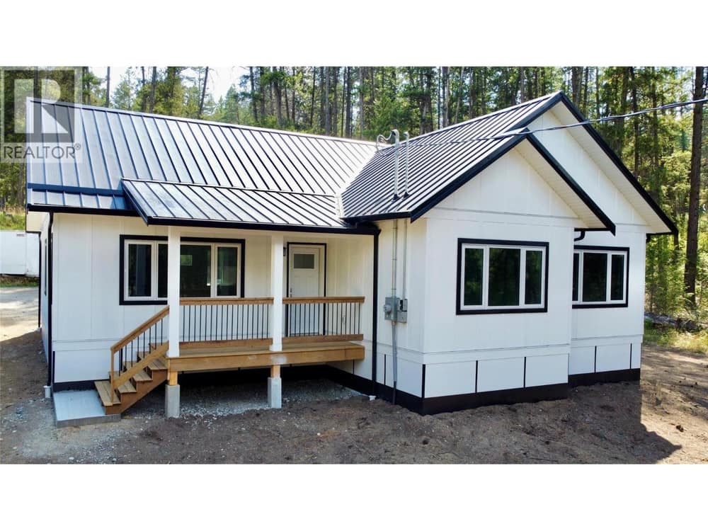 160 3rd Avenue, Christina Lake