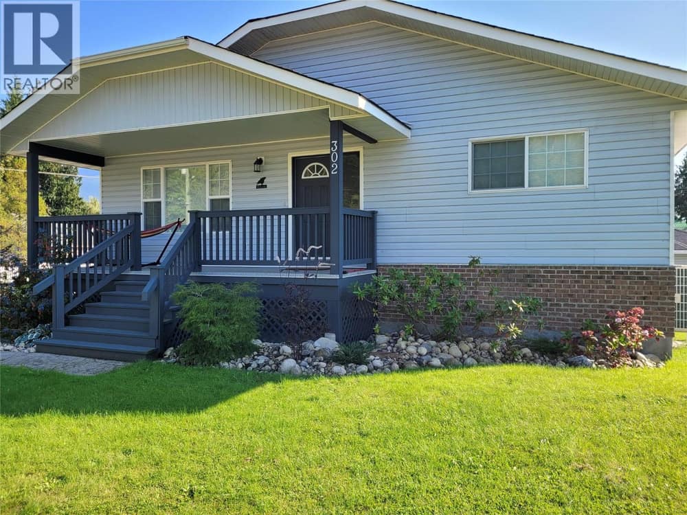 302 5th Street NW, Nakusp