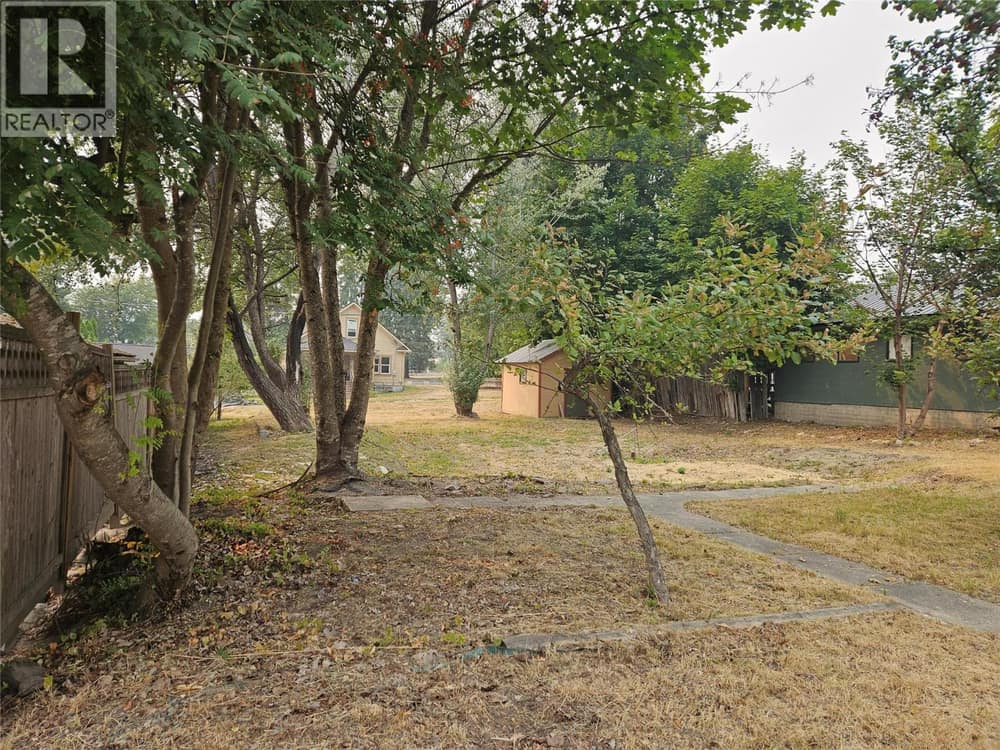 94 1st   NW Avenue, Nakusp