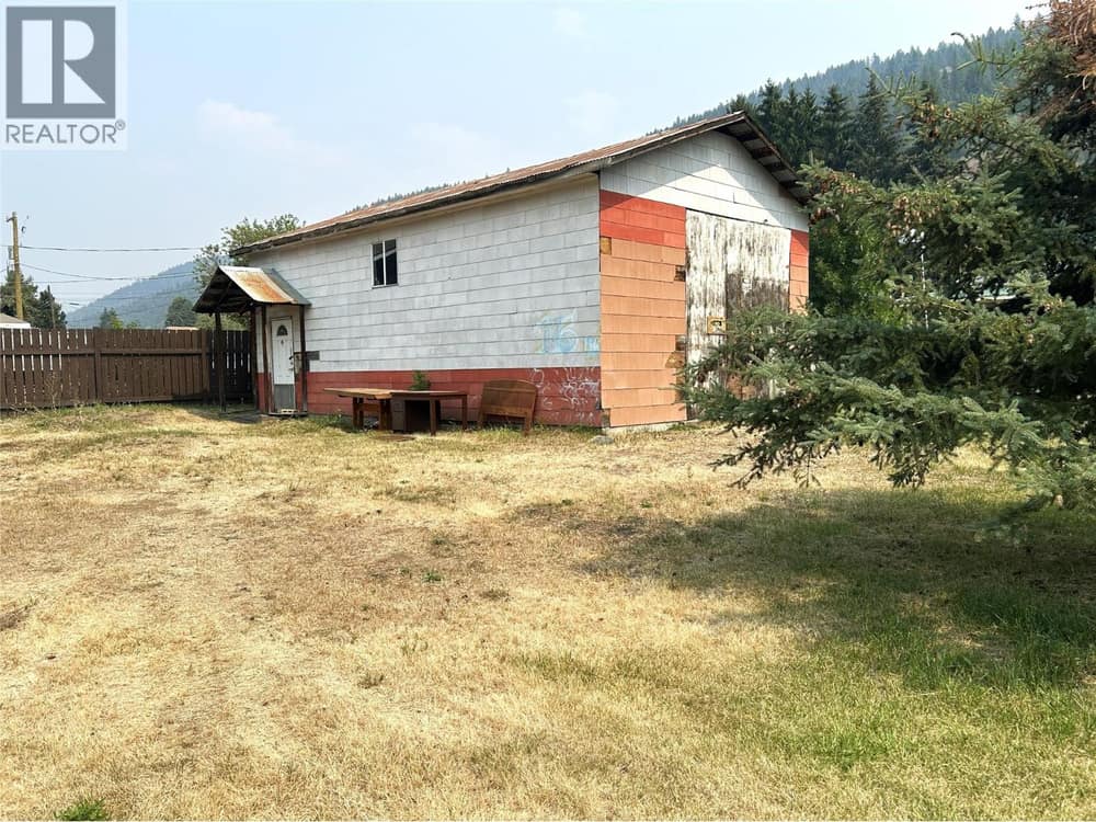 176 Copper Avenue N, Greenwood