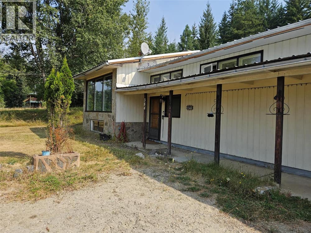 384 6 Highway S, Nakusp