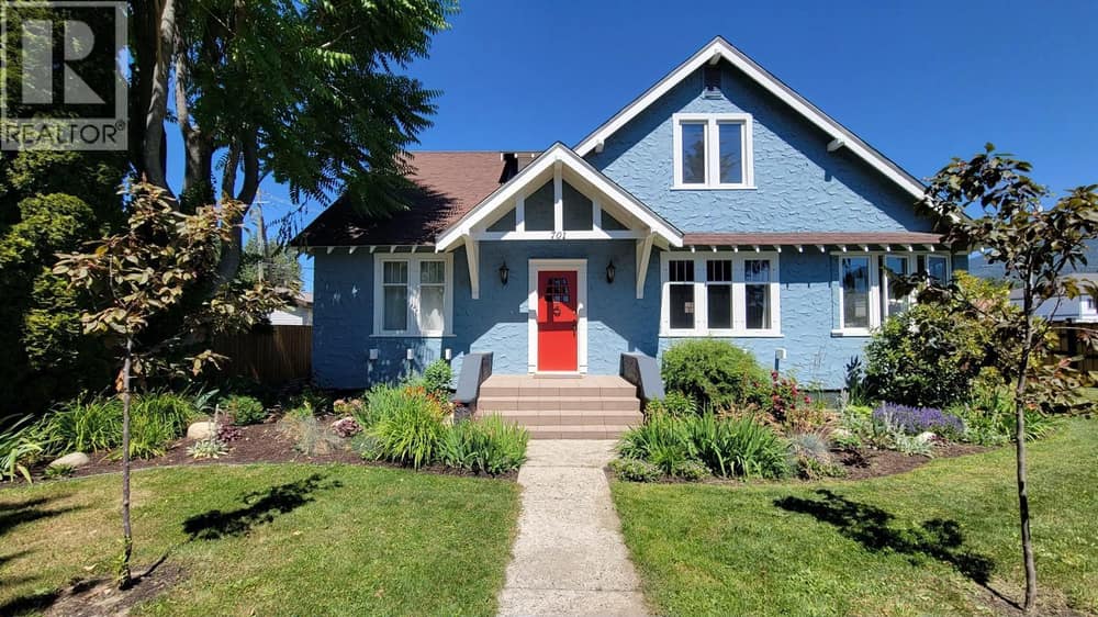 701 Broadway Street W, Nakusp