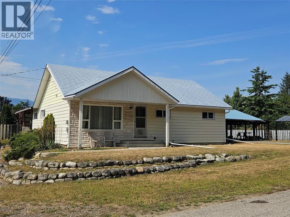 301 5TH Street NW, Nakusp