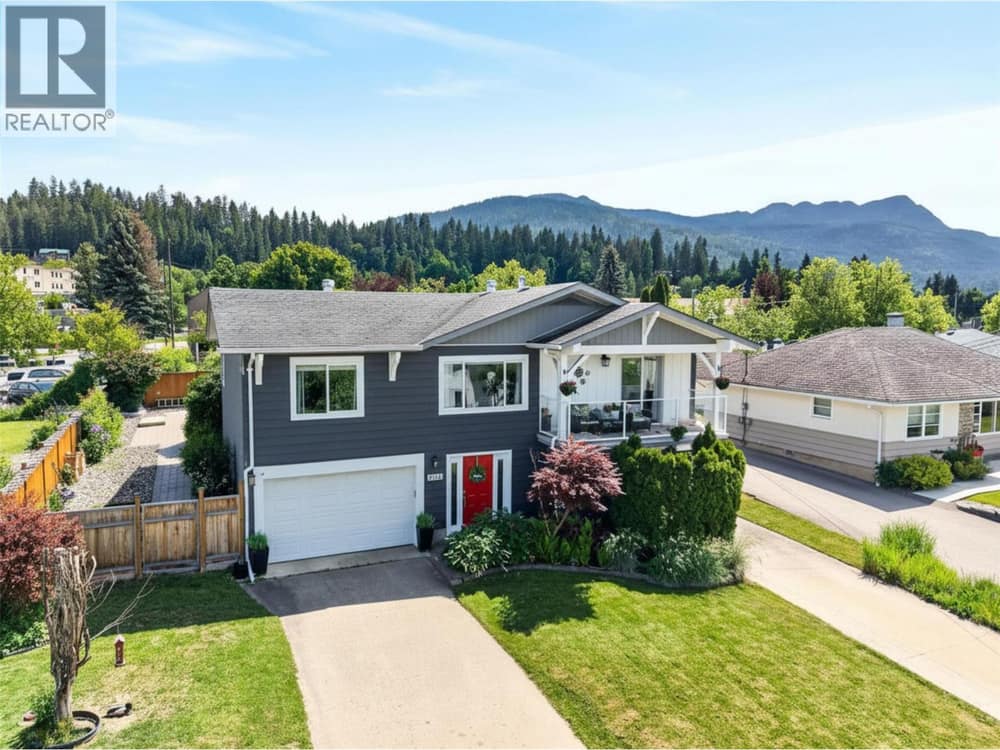 Welcome to 1050 8th Ave NE Salmon Arm!
