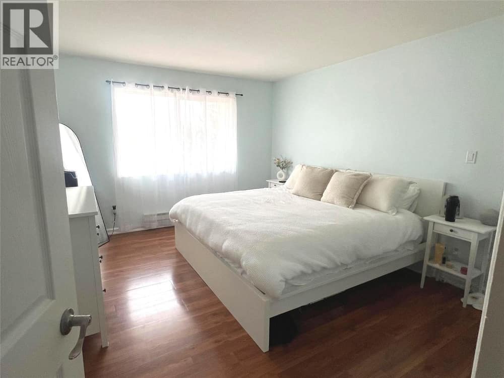 Master bedroom takes King Bed with plenty of extra room.