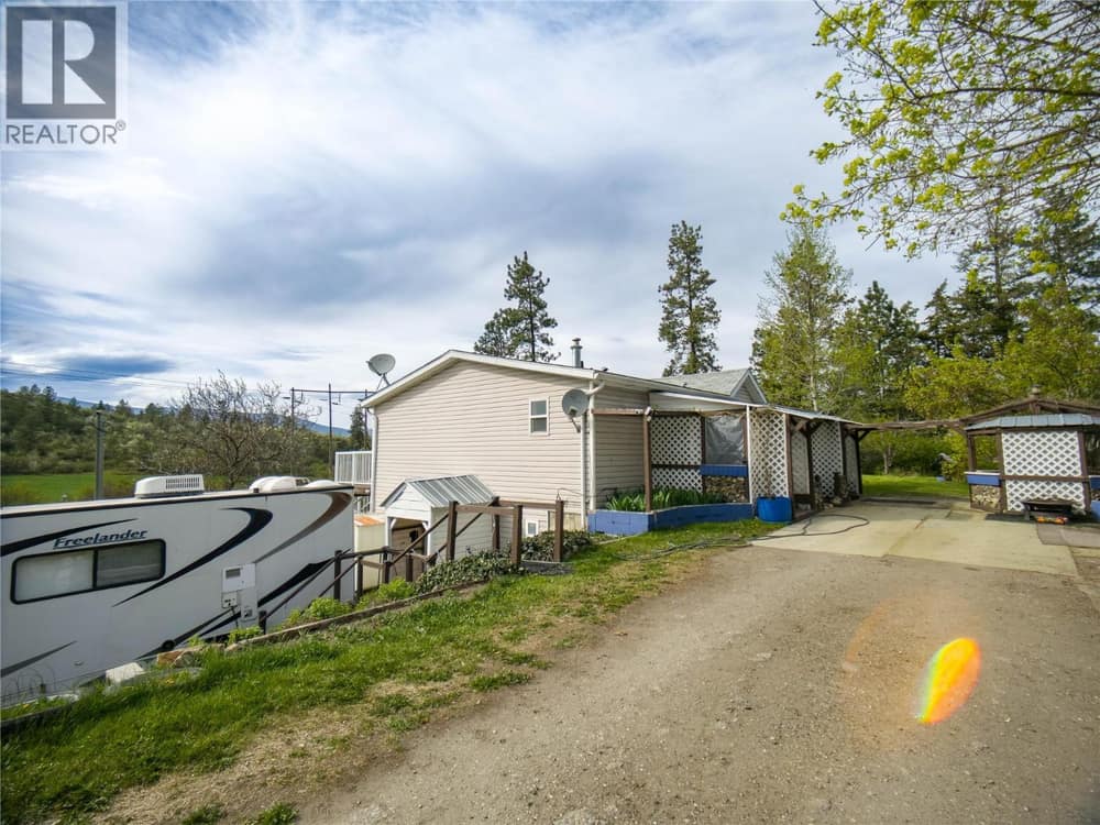 327 97A Highway, Spallumcheen
