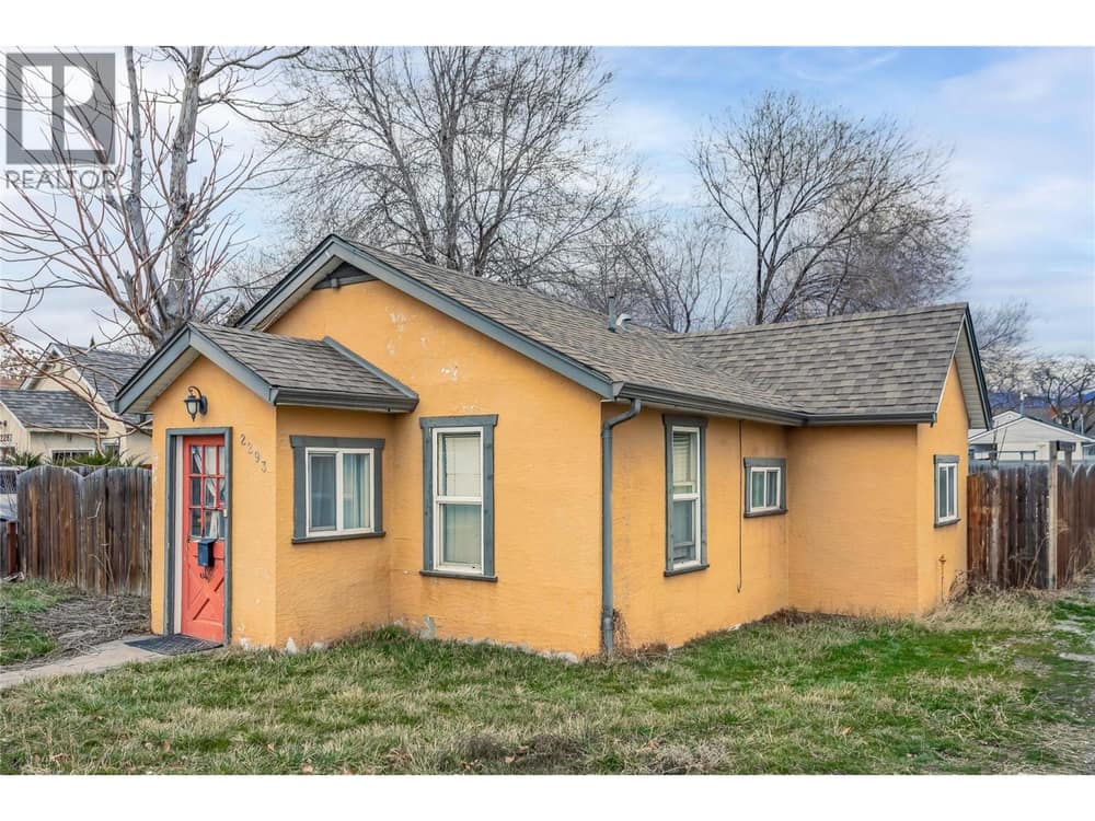 Welcome to 2293 Woodlawn Street!