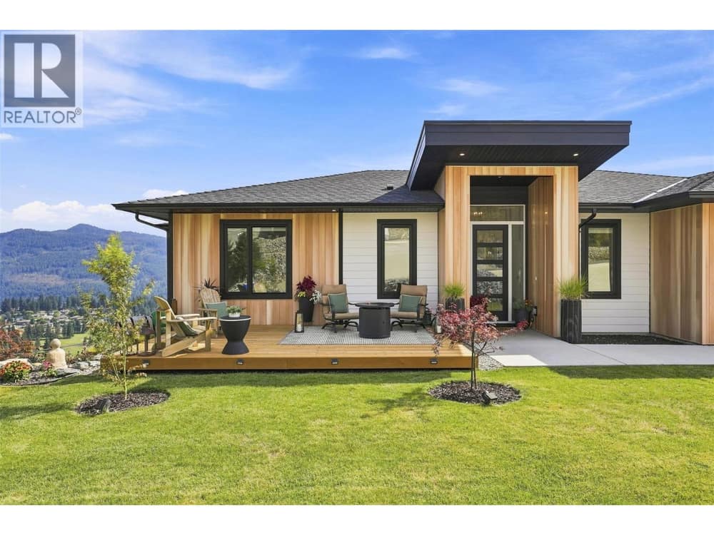 2486 HIGHLANDS Drive, South Shuswap