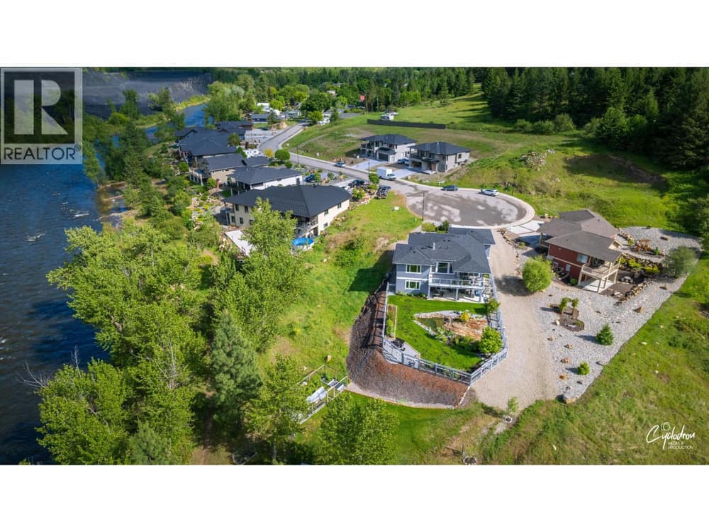 8840 RIVERSIDE Drive, Grand Forks