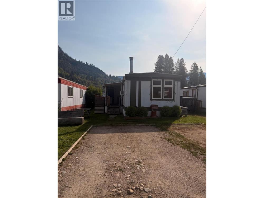 217 3RD Avenue, Castlegar