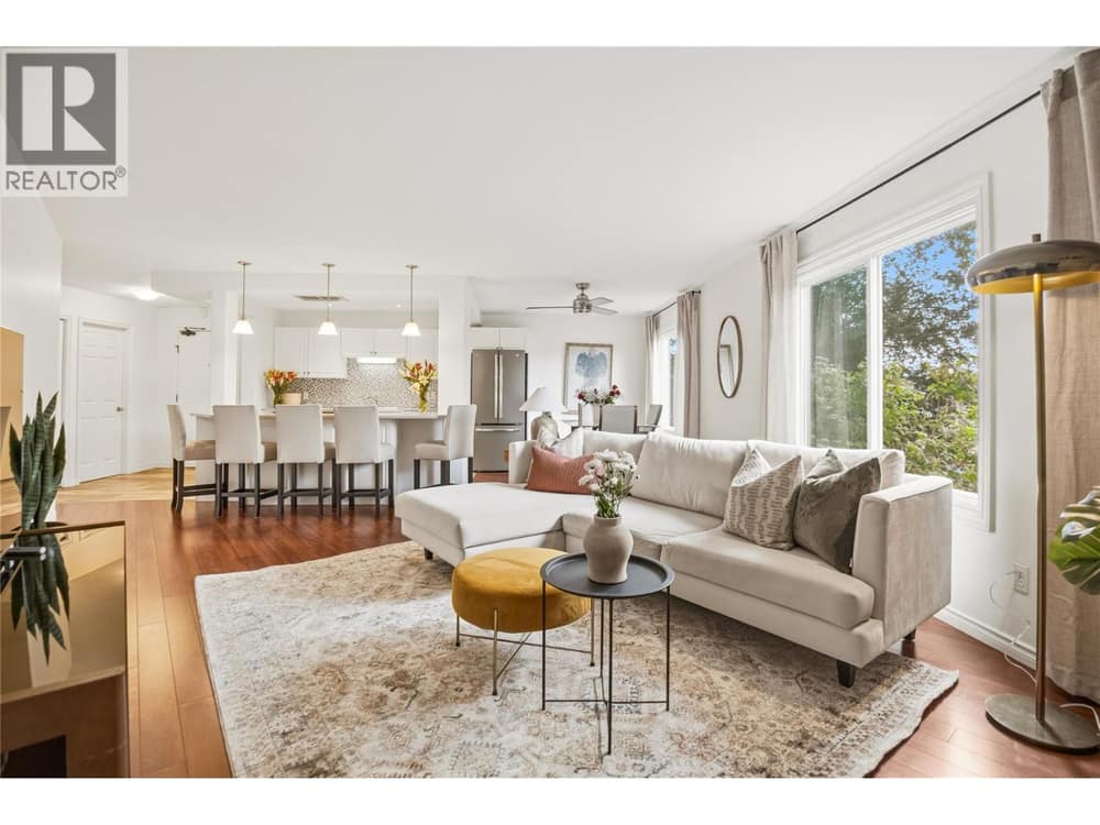 End unit open concept 3 bedroom 2 bath in the most central location!