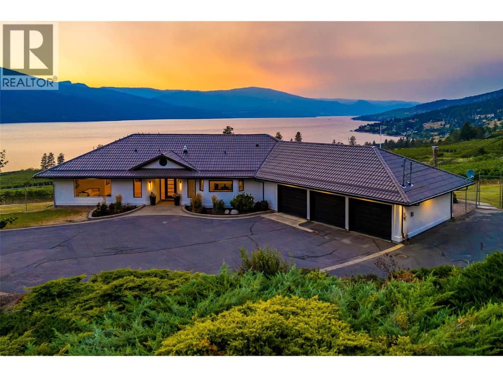 Photo has been digitally altered for marketing purposes. Landscaping appearance, including lawn colour, has been enhanced and may differ from the property’s current condition