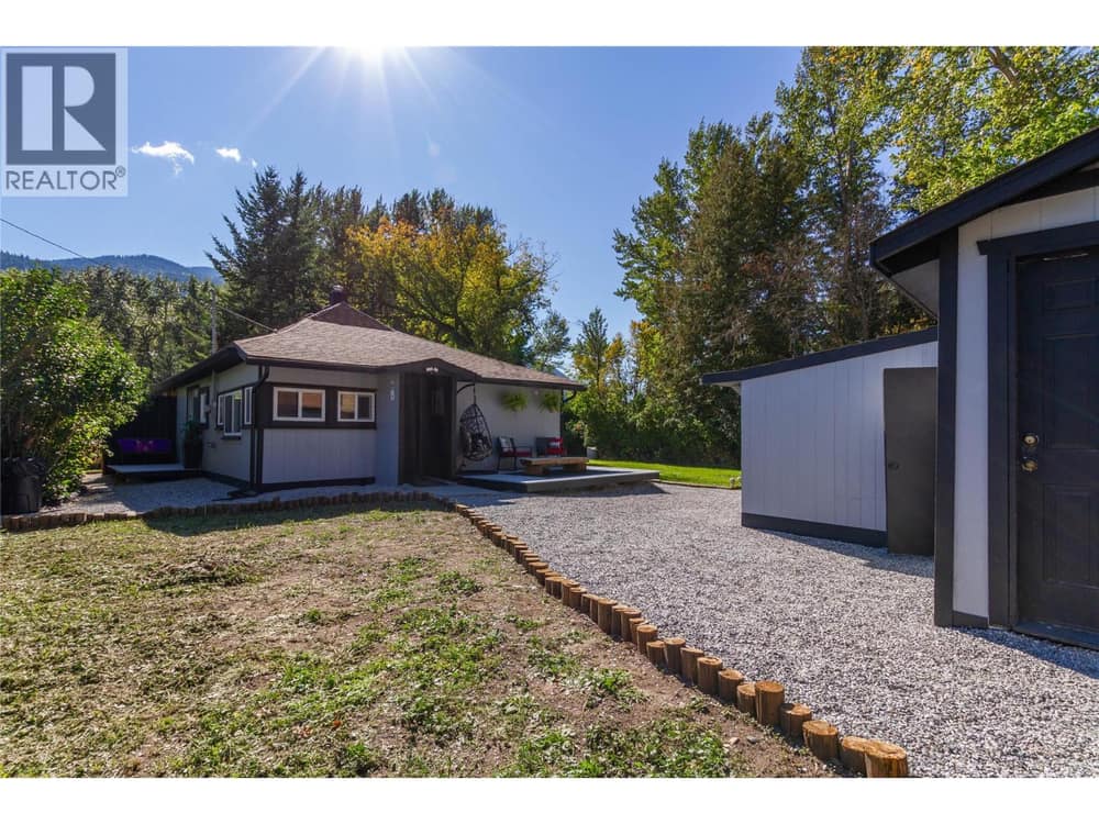 2946 Seaman Road, Falkland
